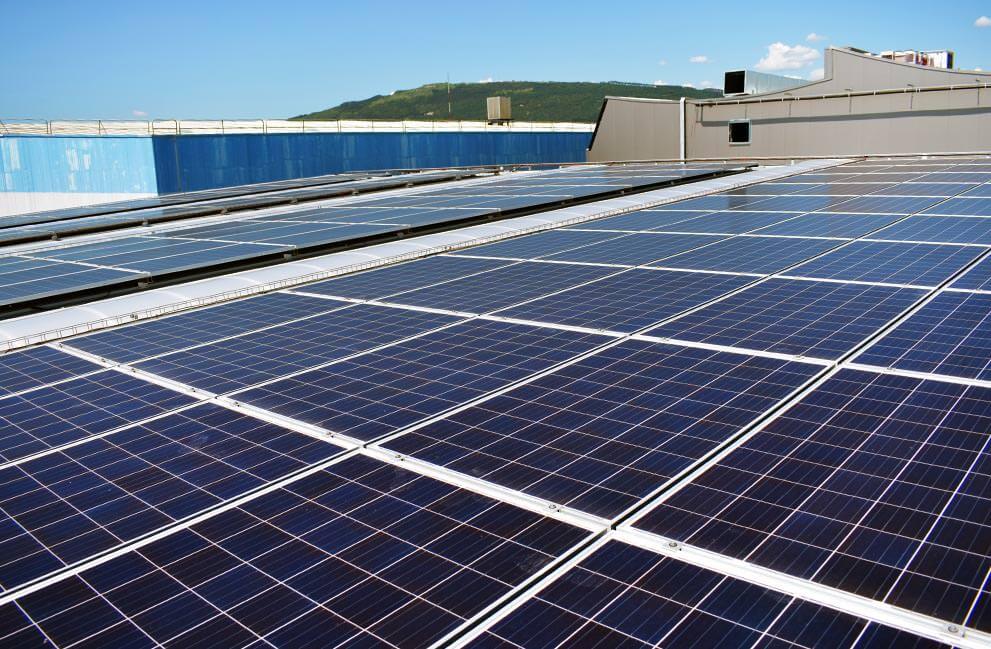 Instalación fotovoltaica en nave industrial de Pamplona