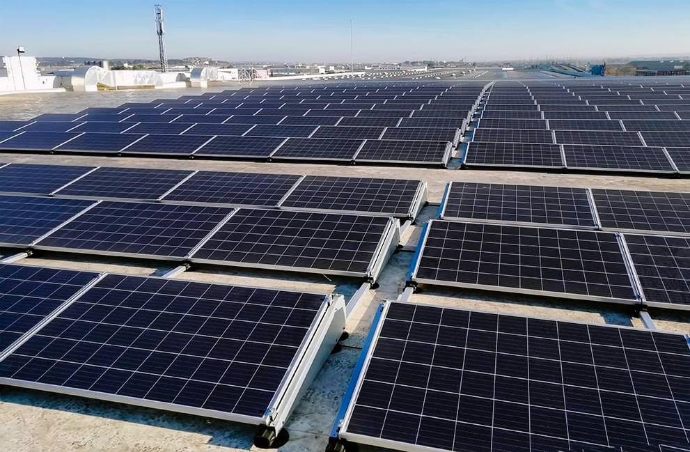 Instalación fotovoltaica en local de uso comercial e industrial en Zaragoza