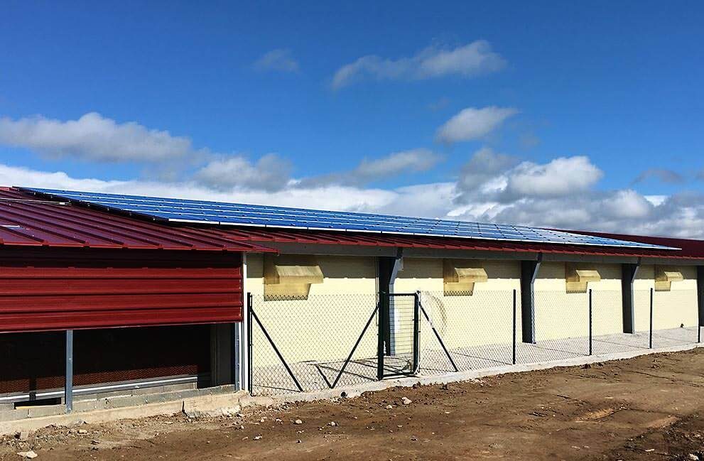 Instalación FV aislada en granja de pollos en la comarca del Solsonés