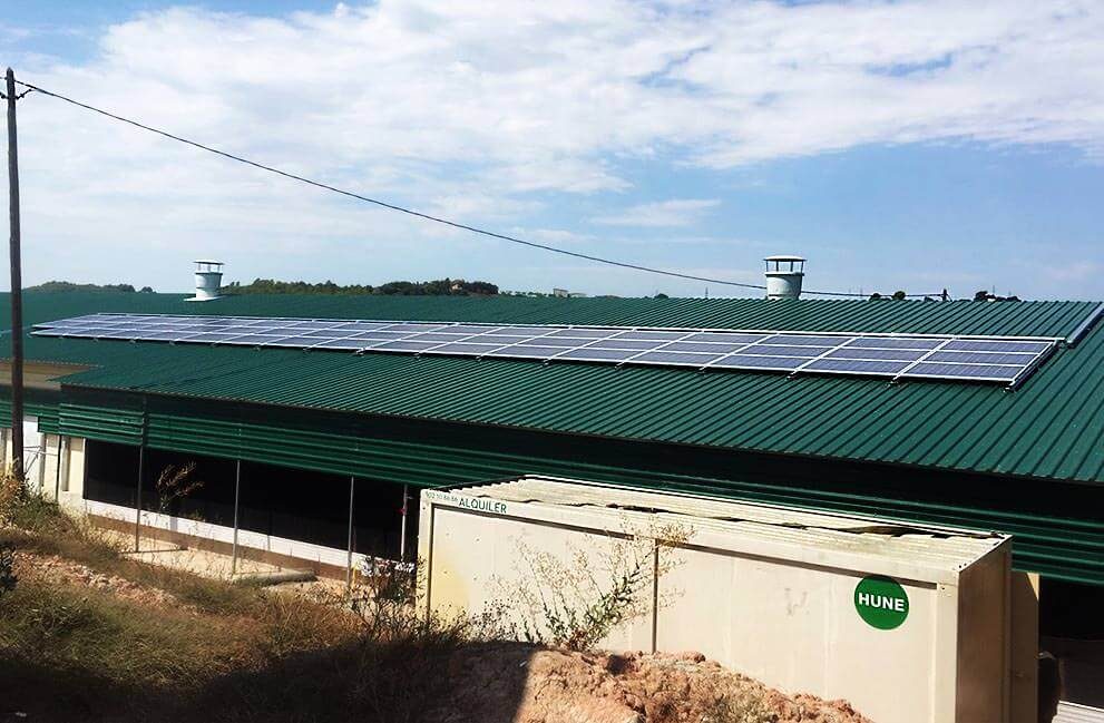 Instalación fotovoltaica aislada en granja de pavos en Sant Mateu de Baiges