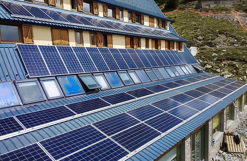 Instalación fotovoltaica en albergue del Pirineo Catalán 2