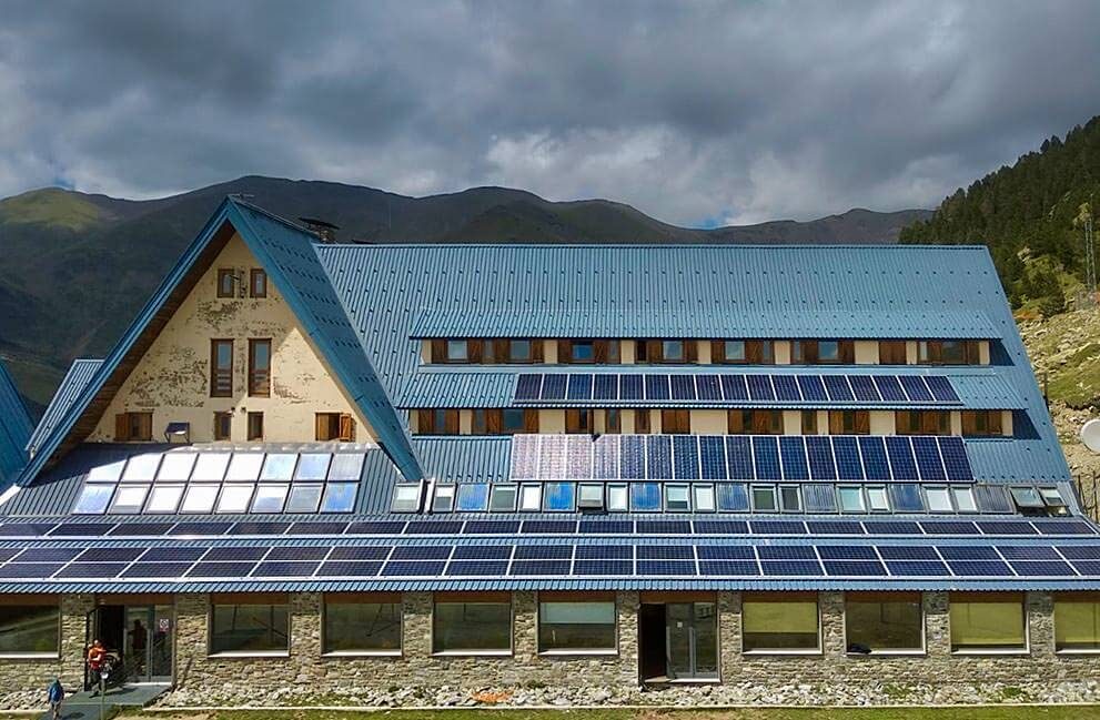 Instalación fotovoltaica en albergue del Pirineo Catalán