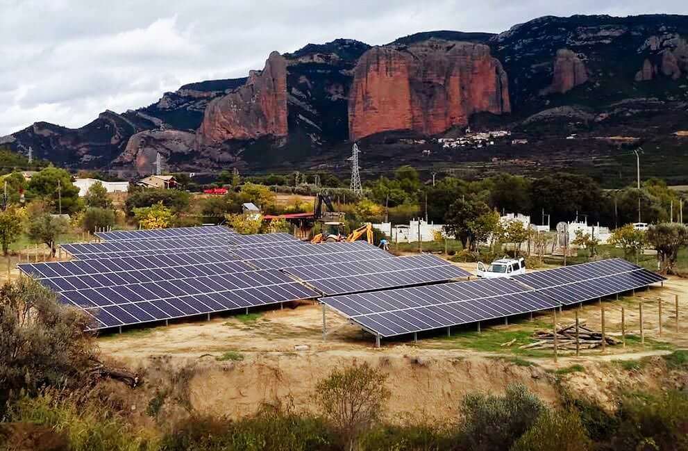Instalación fotovoltaica en hotel en Murillo de Gallego