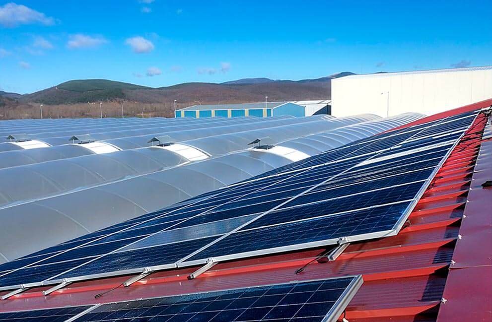Instalación fotovoltaica en industria agroganadera en Vidanes