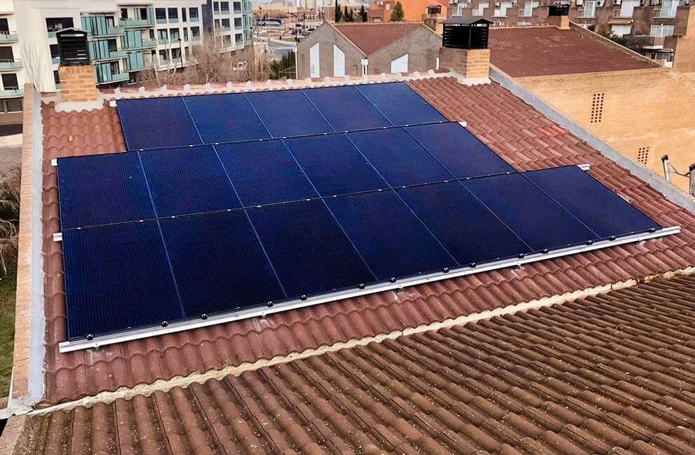 Instalación placas solares en vivienda en Zaragoza