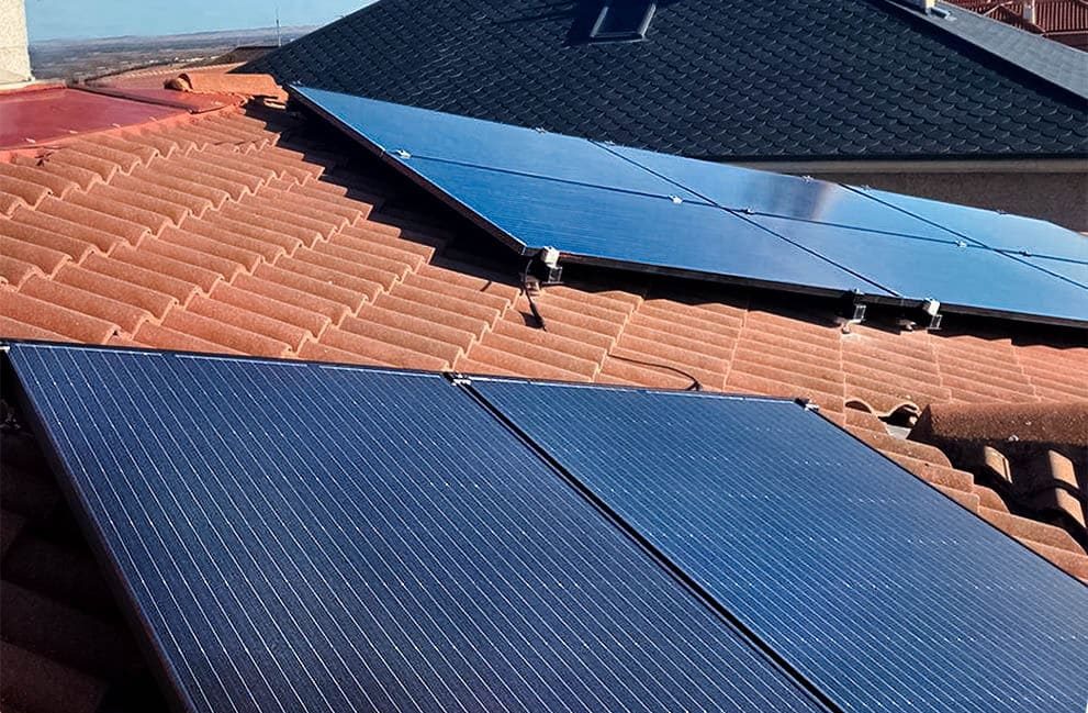 Instalación fotovoltaica con aerotermia en vivienda unifamiliar en Las Lomas 2