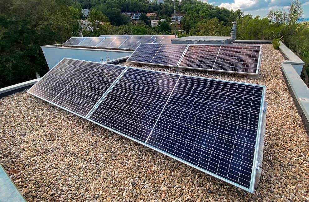Instalación fotovoltaica en vivienda unifamiliar en Sant Cugat del Vallès 2