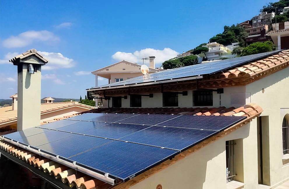 Instalación fotovoltaica con aerotermia en vivienda unifamiliar en Blanes 1