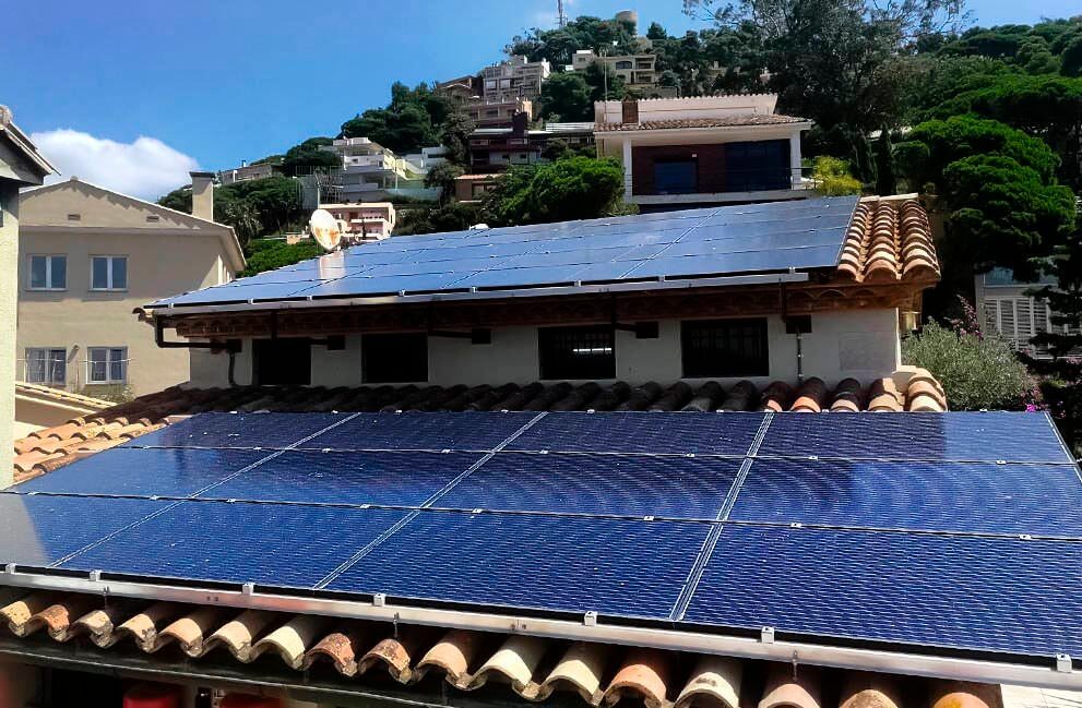 Instalación fotovoltaica con aerotermia en vivienda unifamiliar en Blanes 2