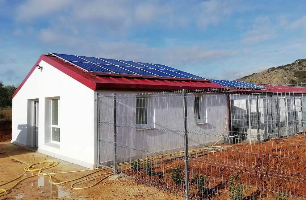 Instalación fotovoltaica aislada guardería canina en Ayegui 2