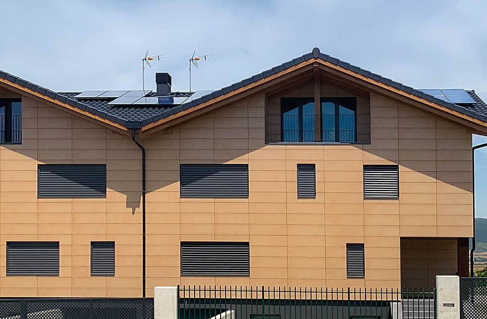 Instalación fotovoltaica hibridada con aerotermia en vivienda unifamiliar en Orkoien
