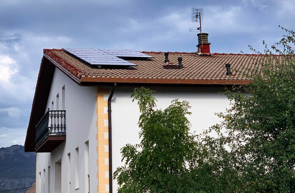 Instalación fotovoltaica en vivienda unifamiliar en Arbizu 1